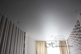 матова натяжна стеля в готелі Версаль