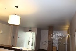 матові натяжні стелі на рецепції в клубі Версаль