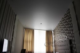 матові натяжні стелі в готелі Версаль