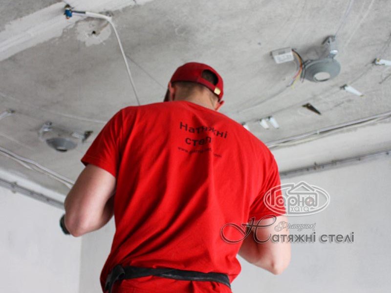 монтаж натяжного потолка
