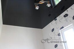 черные глянцевые натяжные потолки