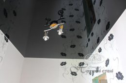 глянцевые натяжные потолки, цвет черный