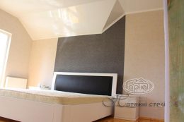 мансардный натяжной потолок