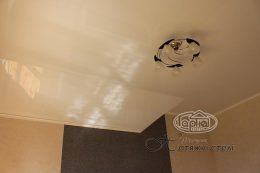 натяжные потолки в мансардных комнатах
