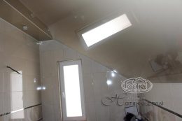 натяжные потолки в ванной