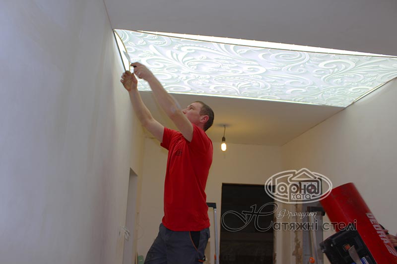 встановлені натяжні стелі з фотодруком (малюнком)