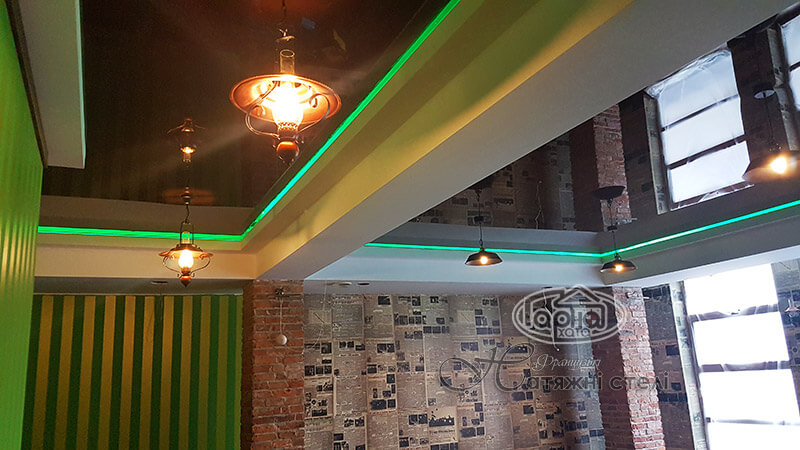 натяжні стелі в барі (1)