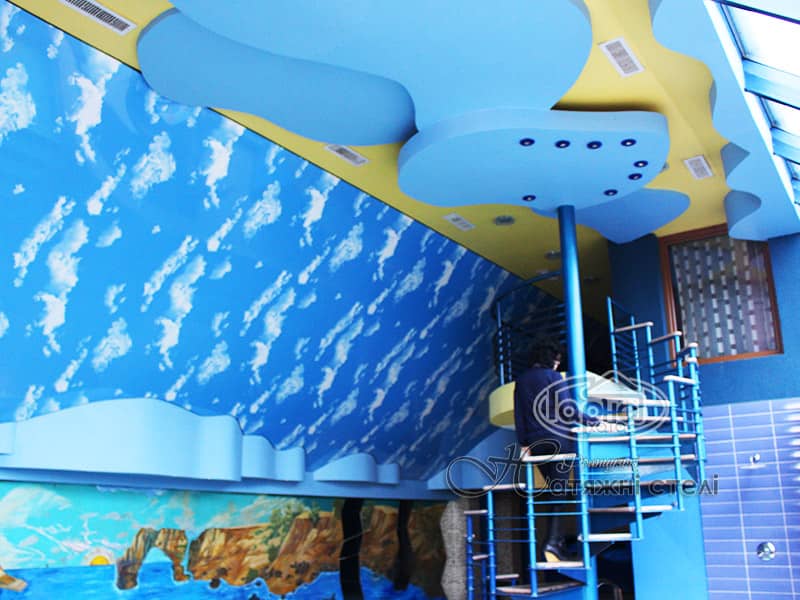 натяжні стелі в басейні